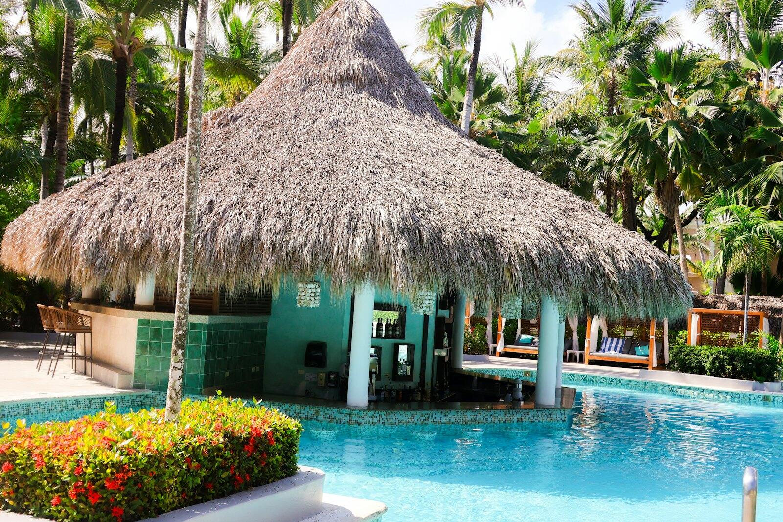 Tropical bar sits next to a beautiful swimming pool. photo – Free Pool Image on Unsplash (https://unsplash.com/photos/tropical-bar-sits-next-to-a-beautiful-swimming-pool-w7IDGolwDTI) — illustrative property style — illustrative style for Silver Sands House